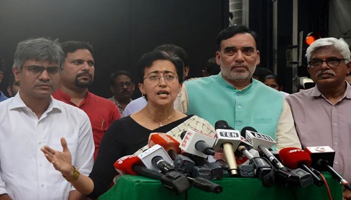 সরকারি বাসভবন থেকে বের করে দেওয়া হয়েছে দিল্লির মুখ্যমন্ত্রীকে 