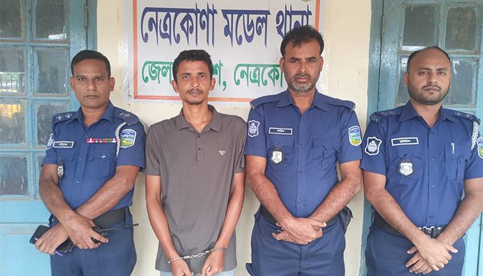ফেসবুকে মহানবীকে নিয়ে কটুক্তি, যুবক আটক