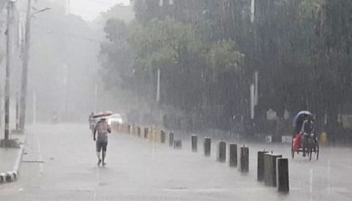 মৌসুমি বায়ুর প্রভাবে ঢাকাসহ সারাদেশে ভারী বৃষ্টি
