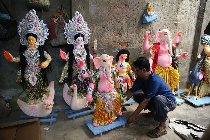 দুর্গাপূজার শেষ মুহূর্তের প্রস্তুতি