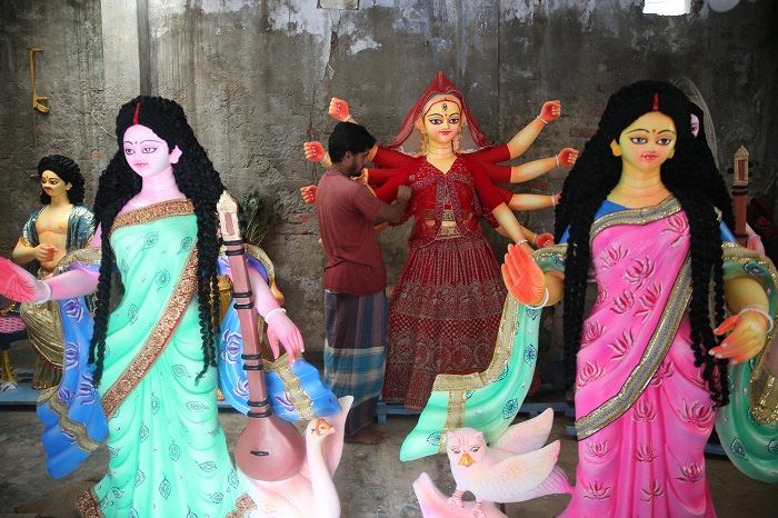 দুর্গাপূজার শেষ মুহূর্তের প্রস্তুতি