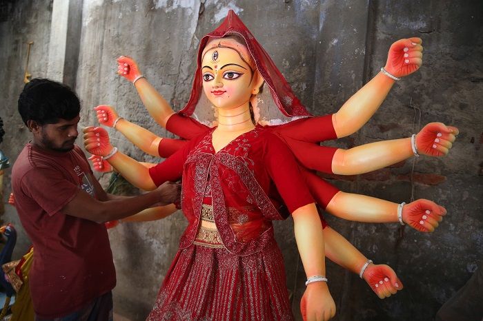 দুর্গাপূজার শেষ মুহূর্তের প্রস্তুতি