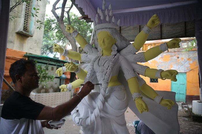 দুর্গাপূজার শেষ মুহূর্তের প্রস্তুতি