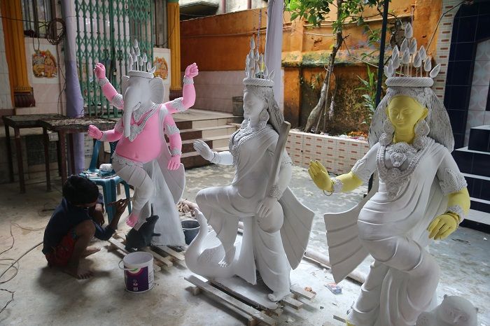 দুর্গাপূজার শেষ মুহূর্তের প্রস্তুতি