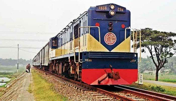 ১২ ঘণ্টা পর ঢাকা থেকে ট্রেন চলাচল শুরু  