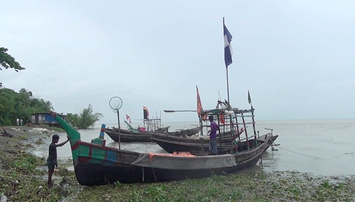 ভোলায় দিনভর বৃষ্টি, আতঙ্কে উপকূলবাসী