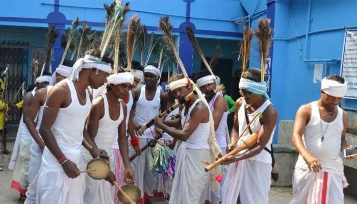দুর্গা-মহিষাসুরের যুদ্ধের ভিন্ন যে কাহিনিতে বিশ্বাস করেন অসুরের বংশধরেরা