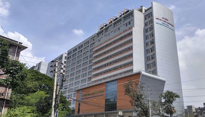 ৩ সন্তানের পর মারা গেলেন বাবা 