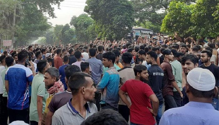 মহাসড়ক অবরোধ করে শ্রমিকদের বিক্ষোভ, দীর্ঘ যানজট
