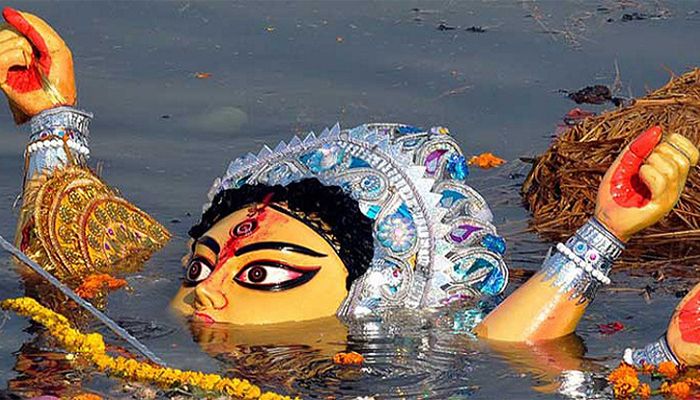 প্রতিমা বিসর্জনের মধ্য দিয়ে শেষ হলো শারদীয় দুর্গোৎসব 