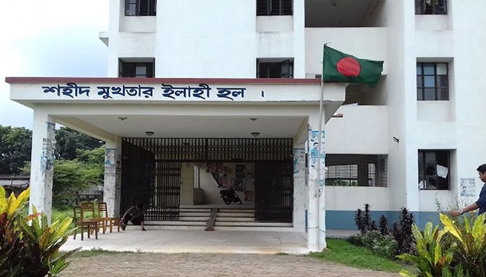 বেরোবির হল থেকে দেশীয় অস্ত্র উদ্ধার