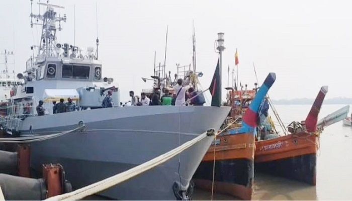 ৩১ ভারতীয় জেলে আটক করেছে নৌবাহিনী