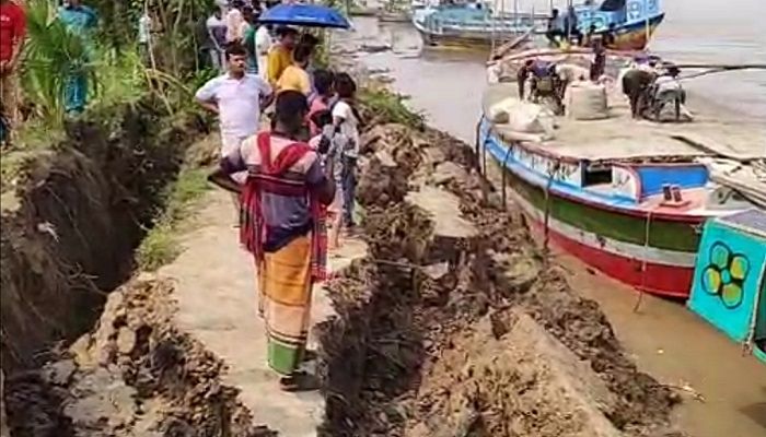 পদ্মায় ভাঙন, হুমকির মুখে শিক্ষাপ্রতিষ্ঠান