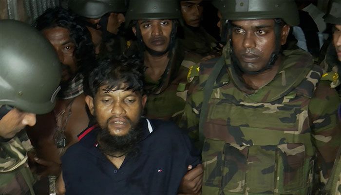 উত্তরায় যৌথ বাহিনীর অভিযানে তালিকাভুক্ত সন্ত্রাসী ও তার দুই সহযোগী আটক