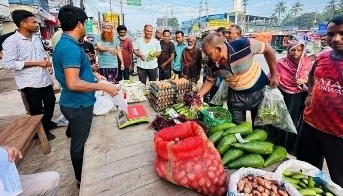 সিন্ডিকেট ভাঙতে শিক্ষার্থীদের ‘জনতার বাজার’