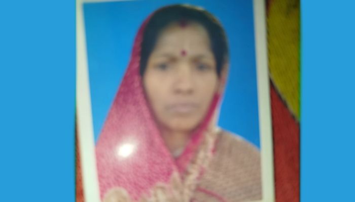 পূজার ফুল তুলতে গিয়ে সাপের কামড়ে প্রাণ গেল গৃহবধূর