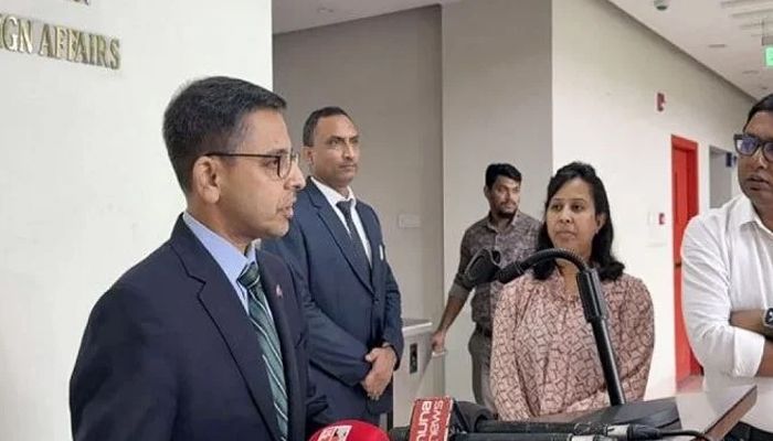 অন্তর্বর্তী সরকারের সঙ্গে সম্পর্ক এগিয়ে নিতে জোর ভারতের 