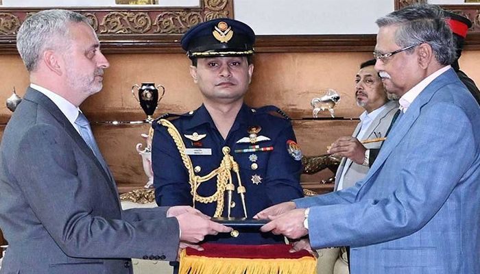 রোহিঙ্গা প্রত্যাবাসন নিশ্চিতে ইইউ’র সহায়তা চান রাষ্ট্রপতি