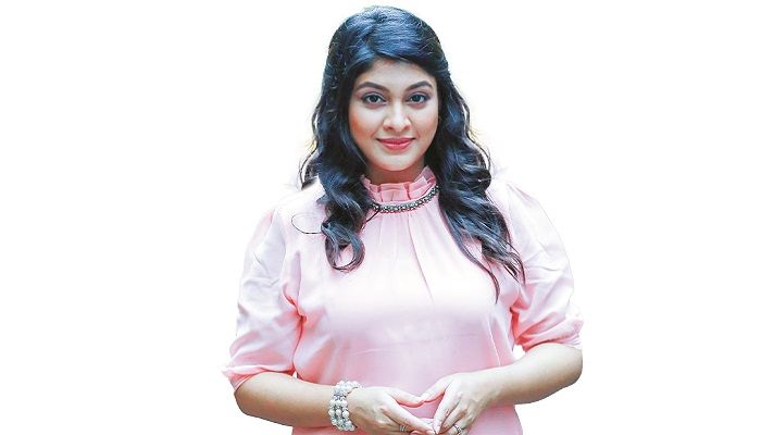 ‘মায়া’ ছড়ালেন সারিকা