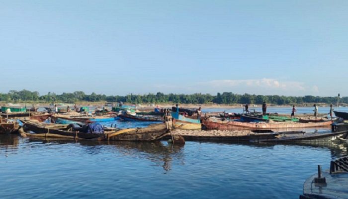 নদীতে টাস্কফোর্সের অভিযানে ১৩ কোটি টাকার মালামাল জব্দ