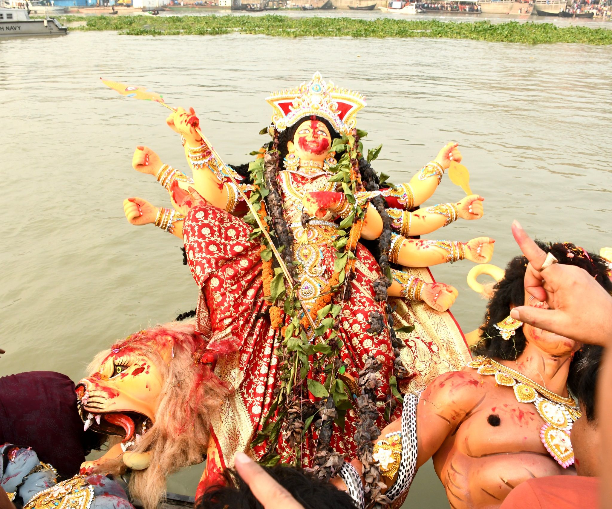 ছবিতে সিঁদুর খেলা ও প্রতিমা বিসর্জন