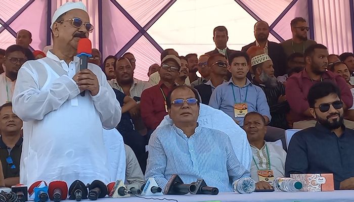 আন্দোলন শেষ হয়নি, গণতন্ত্র এখনো হাতের নাগালে নেই: গয়েশ্বর
