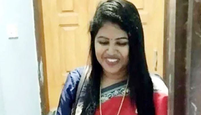 লঞ্চ থেকে ঝাঁপ দেওয়া পুলিশ কর্মকর্তার স্ত্রীর মরদেহ উদ্ধার