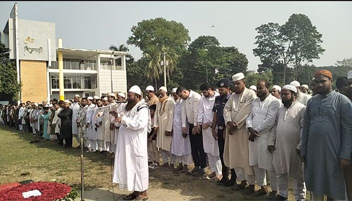 নানা-নানির কবরের পাশে চিরনিদ্রায় শহীদ আব্দুল্লাহ  