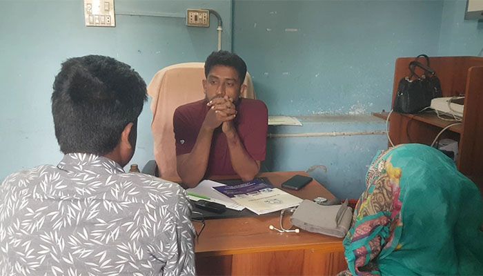পুঠিয়ায় ভুয়া চিকিৎসককে জরিমানা, সাংবাদিককে প্রাণনাশের হুমকি