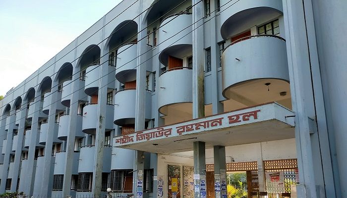 ইবি হলে আন্দোলনকারীদের অগ্রাধিকার দিয়ে বিজ্ঞপ্তি, সমালোচনা