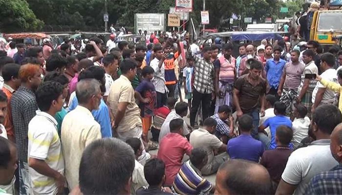 জুরাইনে অটোরিকশা চালকদের অবরোধ, ট্রেন চলাচল বন্ধ 