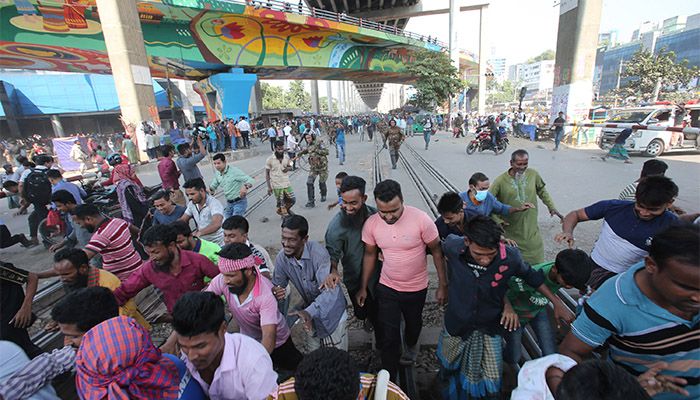 মিরপুর ও মহাখালীতে অটোরিকশা চালকদের সেনাবাহিনীর ধাওয়া