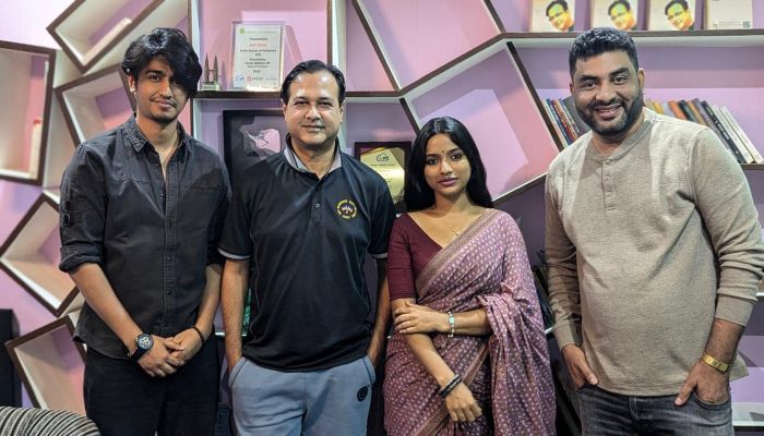 বৈষম্যবিরোধী আন্দোলনের ‘অগ্নিকন্যা’ আসিফের গানের মডেল