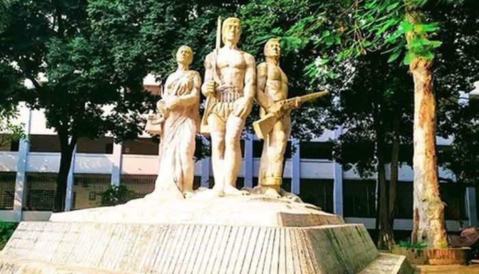 ঢাবিতে নাতি-নাতনি ও পোষ্য কোটা বাতিল চেয়ে নোটিস 