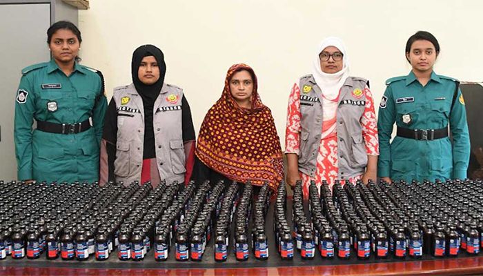 রাজধানীতে ৯৮৫ বোতল ফেনসিডিলসহ নারী গ্রেপ্তার 