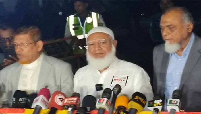 জাতীয় স্বার্থের বিরুদ্ধে গেলেই ব্যবস্থা নিতে হবে: জামায়াত আমির