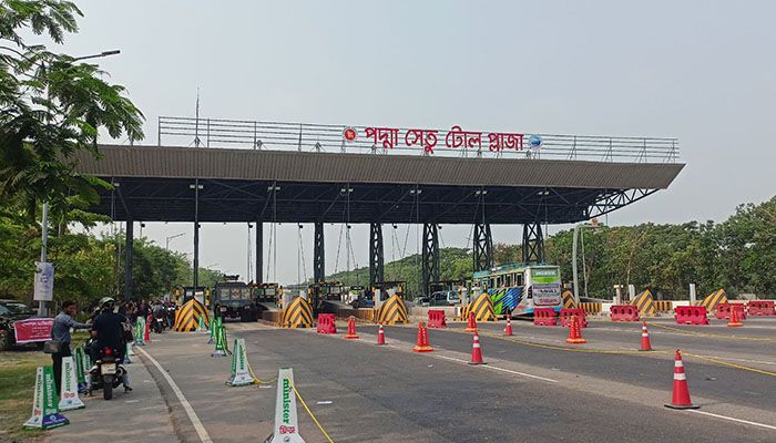 পদ্মা সেতুর টোল প্লাজা এলাকায় মোটরসাইকেল দুর্ঘটনায় নিহত ৪