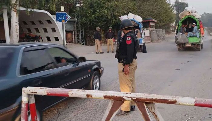 পাকিস্তানে যাত্রীবাহী গাড়িতে বন্দুক হামলা, নিহত ৩৮ 