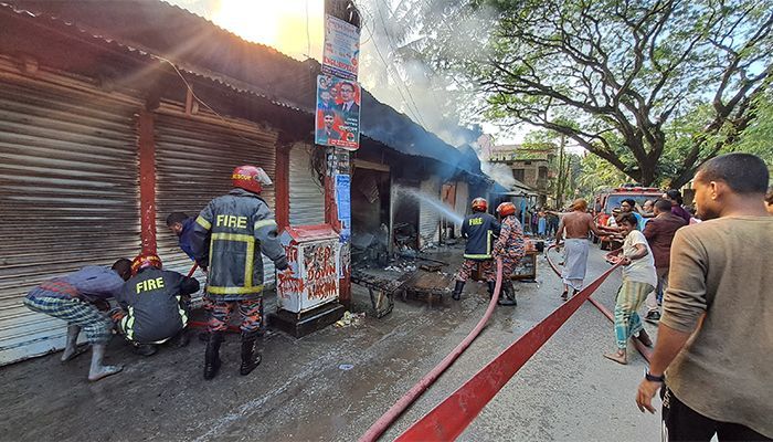 সরিষাবাড়ীতে ভয়াবহ অগ্নিকাণ্ডে অর্ধ কোটি টাকার সম্পদ ছাই