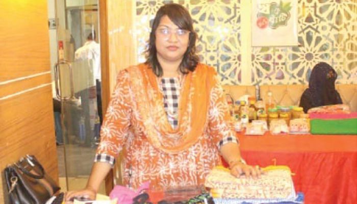 ব্লকে স্বপ্ন বুনেন নওগাঁর শারমিন
