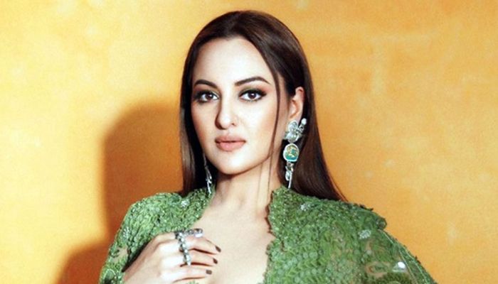 অন্তরঙ্গ দৃশ্যে সোনাক্ষীর ‘না’