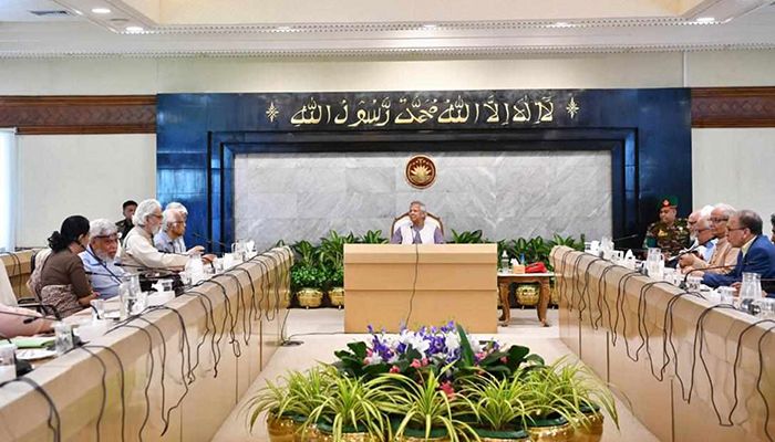 প্রধান উপদেষ্টার সঙ্গে সংস্কার কমিশন প্রধানদের বৈঠক 