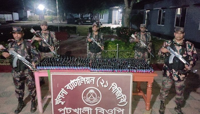 বেনাপোল সীমান্ত থেকে বিপুল পরিমাণ ফেনসিডিল উদ্ধার
