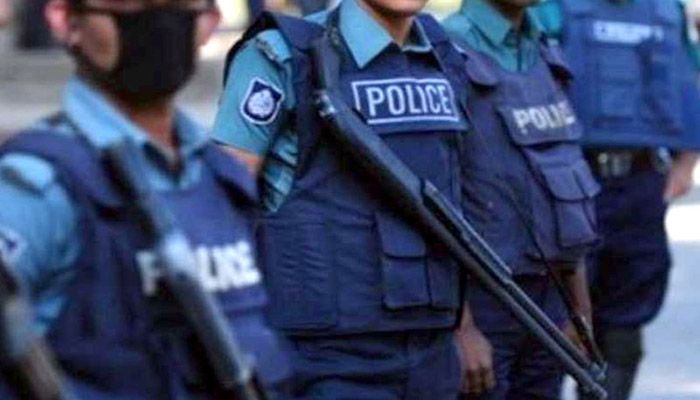 ৫ আগস্ট আশুলিয়ায় ৬ লাশ পোড়ানোর ঘটনায় ২ পুলিশ সদস্য গ্রেপ্তার
