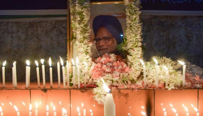 রাষ্ট্রীয় মর্যাদায় মনমোহন সিংয়ের শেষকৃত্য সম্পন্ন  