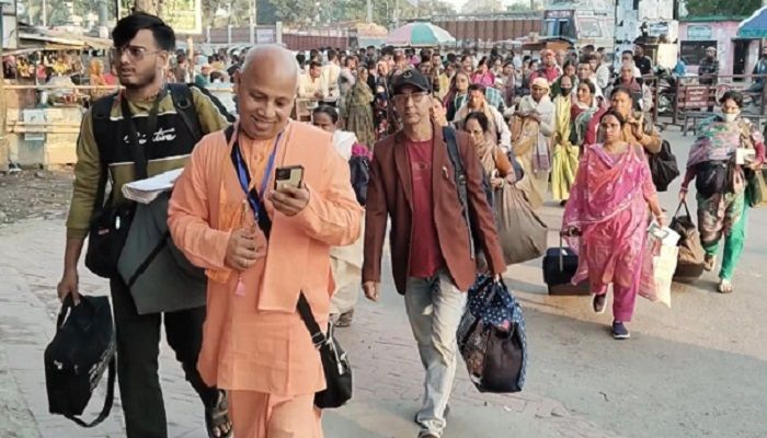 বেনাপোল দিয়ে ভারত গেলেন ইসকনের ৭৫ ভক্ত