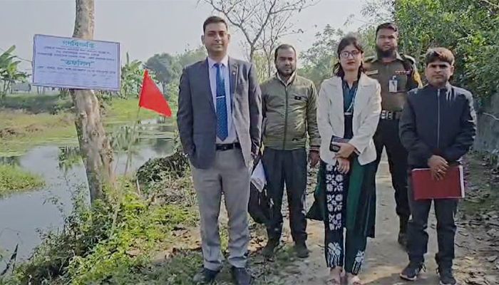 বেনাপোলে আ.লীগ নেতার দখলে থাকা ৩০০ বিঘা জমি উদ্ধার