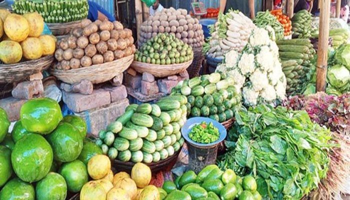 শীতেও চড়া সবজির বাজার