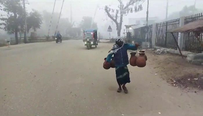 চুয়াডাঙ্গায় শীতের তীব্রতায় কর্মজীবন ব্যাহত