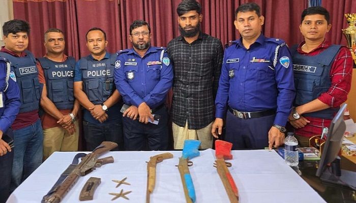মহেশখালীতে অস্ত্রসহ যুবক গ্রেপ্তার 
